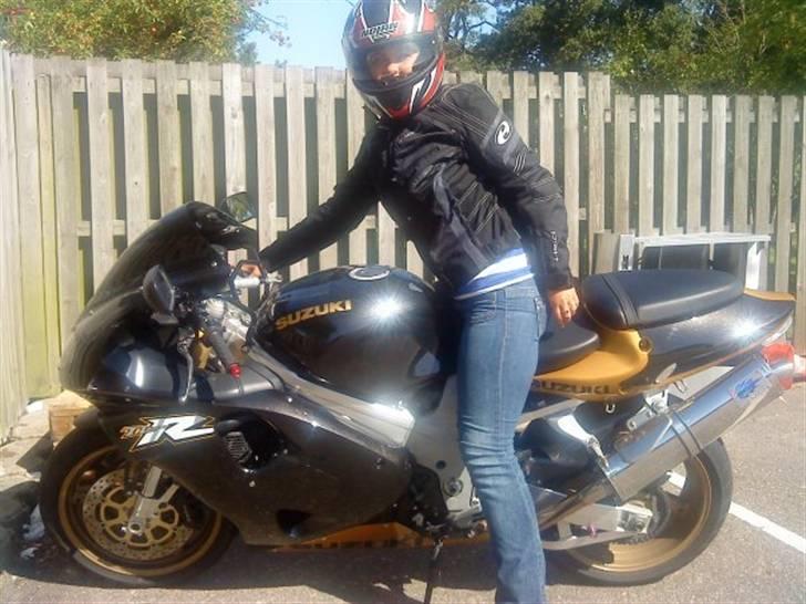Suzuki TL1000R - Fruen på cyklen :) billede 3