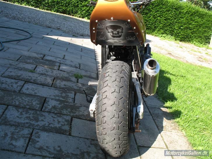 Kawasaki GPZ 900 R Streetfighter * -  nomal dæk er kun 130.. nu zzr 1100 bagsvinger med 5,5" fæl med 180 dæk billede 4