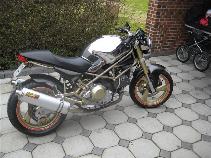 Ducati Monster 750 billede 1