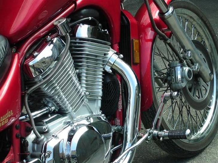 Suzuki Intruder VS800 (Solgt) billede 4