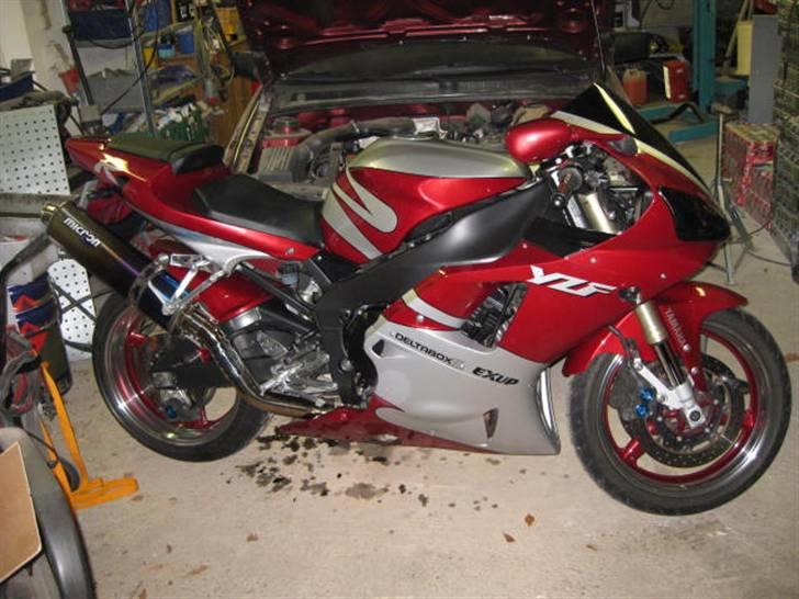 Yamaha R 1 billede 1