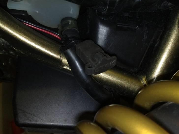 Kawasaki ER6N ABS (solgt) - Stik monteret til min CTek lader. billede 14