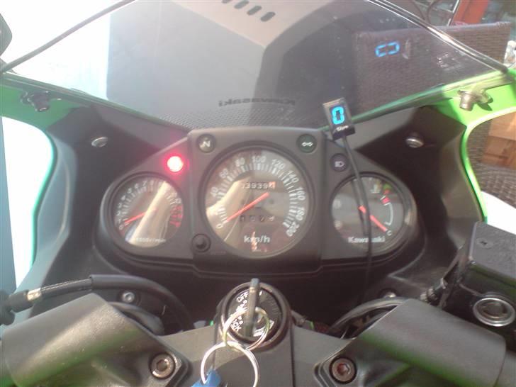 Kawasaki Ninja 250 R *SOLGT* - Gear indikator lige over Hastighedsviseren :D billede 11
