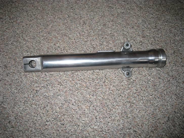 Triumph tiger 100ss - de gammle ben er blivet polert op.  hårdet arbejde  billede 15