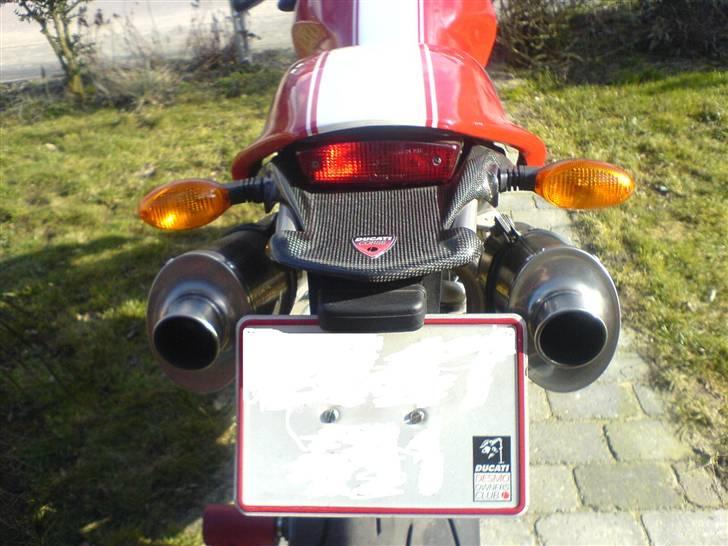 Ducati Monster S4R - Dejlig dyb lød fra potterne, når gassen bliver drejet! billede 11