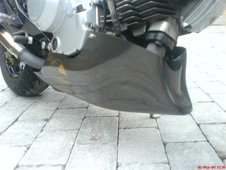 Ducati Monster 750  "Solgt" - Carbon belly pan billede 3