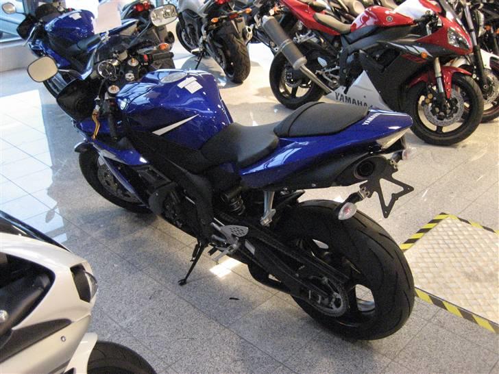 Yamaha YZF-R1 "Mr Blue" (solgt) - Anden nrpladeholder og hvide blinklys... billede 6