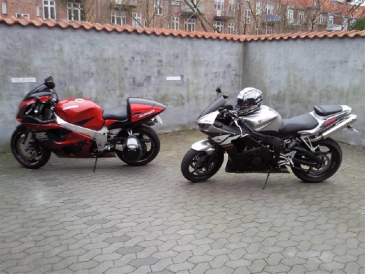 Suzuki gsxr 600 (solgt) - Første tur 09 gik godt. rigtig godt :-) Min makker og jeg hentede tøserne frem fra stalden og kørte en god lang tur billede 11