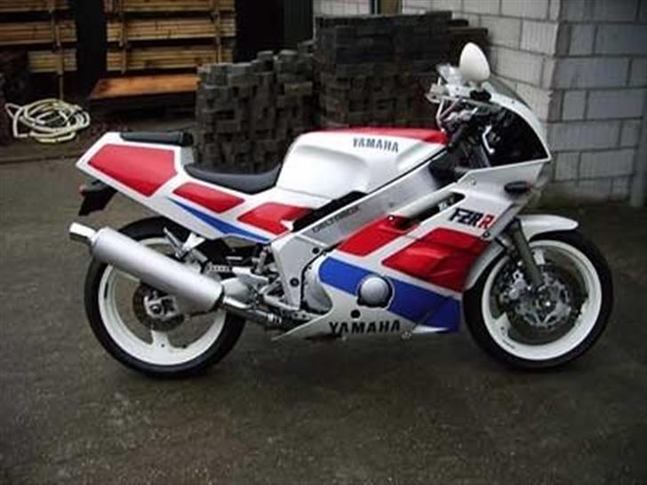 Yamaha FZR-R 400 billede 1