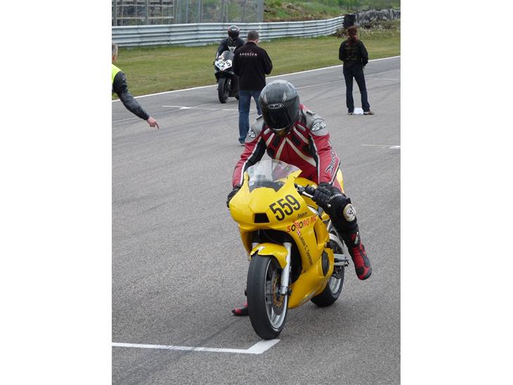 Yamaha YZF R6 Banejern - SOLGT - MIT FØRSTE LØB !!! Inden ssp løbet på anderstorp. 18-20 maj billede 1
