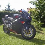 Aprilia RSV 1000R