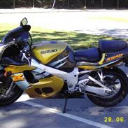 Suzuki GSX 750R