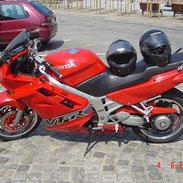 Honda VFR750F (solgt)