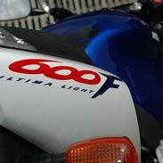 Honda CBR 600 F4 -- 
