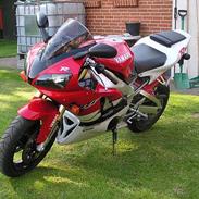 Yamaha YZF R1
