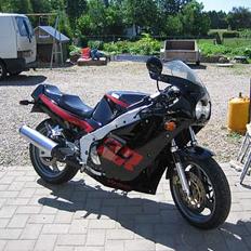 Yamaha FZR 1000