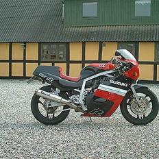 Suzuki GSX 750 R
