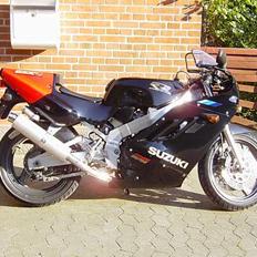 Suzuki GSXR 400R SP
