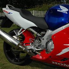 Honda CBR 600 F4 -- 