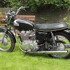Triumph t150-750ccm (solgt)