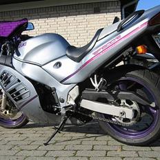 Suzuki RF 600