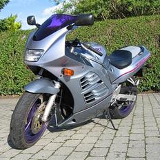 Suzuki RF 600