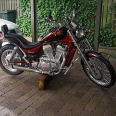 Suzuki Intruder VS 750(afgået ved totalskadedøden)