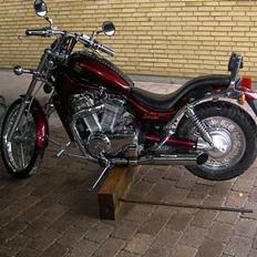 Suzuki Intruder VS 750(afgået ved totalskadedøden)