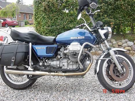Moto Guzzi 850T3/1000 - nylakket... overvejer at vaske og pudse den inden næste sæson billede 1