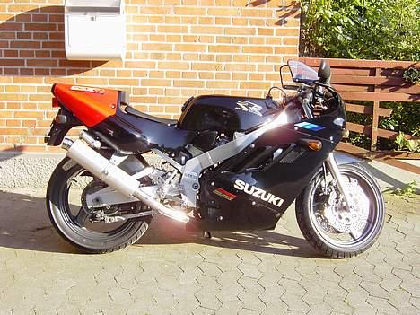 Suzuki GSXR 400R SP billede 1