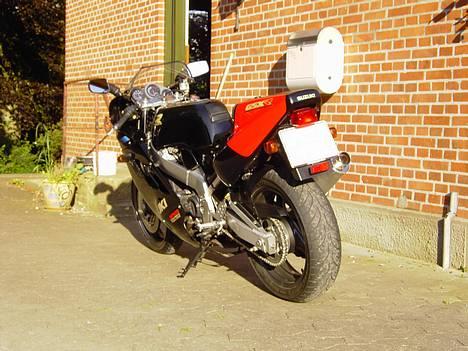 Suzuki GSXR 400R SP billede 3