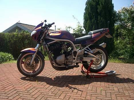 Suzuki Bandit - Som den så´ ud.. Kameleon-sættet er lagt på loftet til senere brug... billede 3