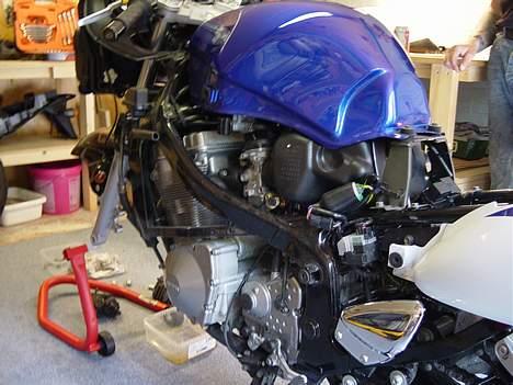 Suzuki Gsx 600 F  solgt - Det er sku ikke meget andet end plastik det hele men okay den kører jo godt   :-) billede 7