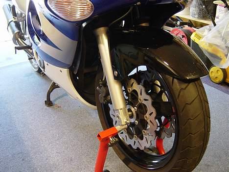 Suzuki Gsx 600 F  solgt - Ja sådan ser de nye skiver så ud     Perfekt billede 8