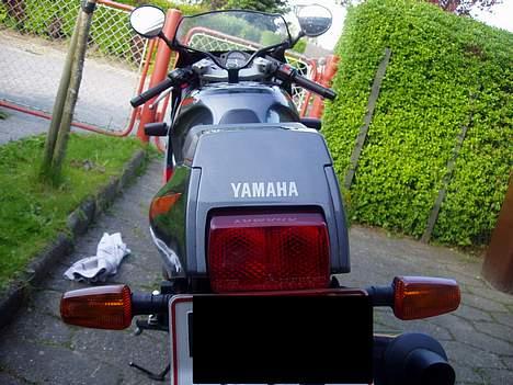 Yamaha FZR 600 billede 4