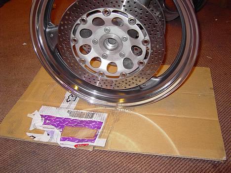 Suzuki GSXR 400R SP - og endelig. efter en omgang autosol billede 14