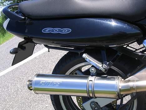 Suzuki GSX 600 F "SOLGT" billede 3