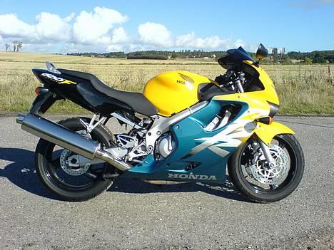 Honda CBR 600 F4 *SOLGT* - En beskidt kværn en flot dag i september billede 1