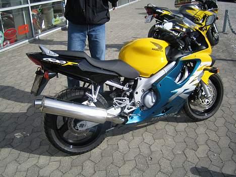 Honda CBR 600 F4 *SOLGT* - Sådan så MC´en ud da jeg fik en prøvekørsel hos Frankies. billede 2
