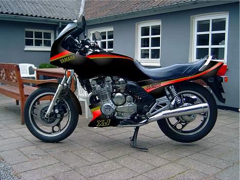 Yamaha XJ900F - Har leget lidt med billedet her - sådan kommer den ca. til at se ud, bortset fra den grimme motor... billede 3