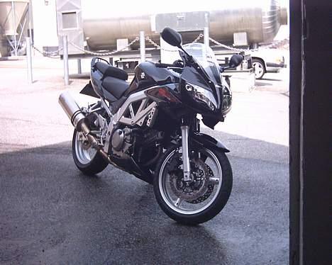 Suzuki sv650s SOLGT billede 2