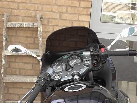 Suzuki GSX 750 F - Se lige hvor lidt de spejle fylder i landskabet! billede 12