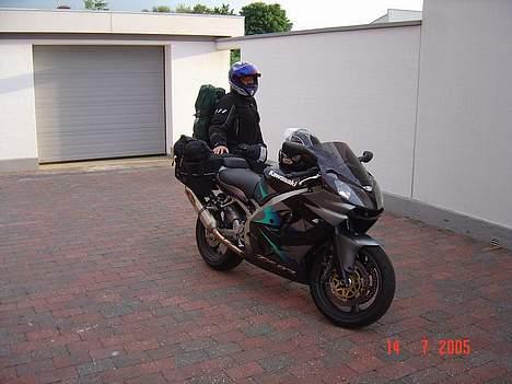 Kawasaki ZX9R **SOLGT** - Her er min kværn pakket til en lang weekend i skagen 2005. billede 11