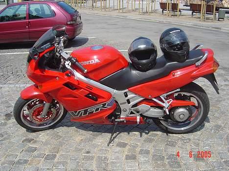 Honda VFR750F (solgt) billede 3