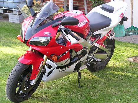 Yamaha YZF R1 billede 1