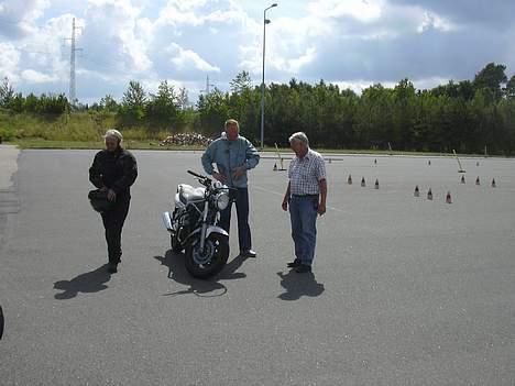 Suzuki GSX750F - lillebror på manøvrebane billede 8