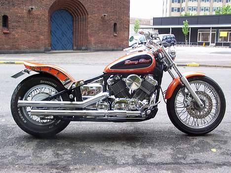 Yamaha Dragstar XVS 650 - Her er den ny larkerede skærm lige monteret. billede 3