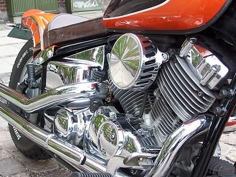 Yamaha Dragstar XVS 650 - Der er så meget chrom billede 9