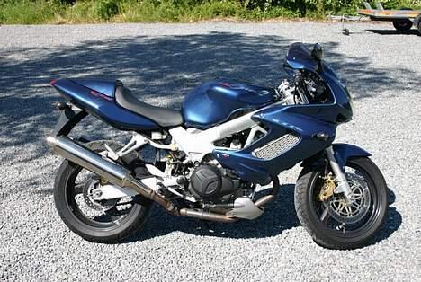 Honda vtr1000f - Taget hos forhandleren da jeg hentede den. billede 3