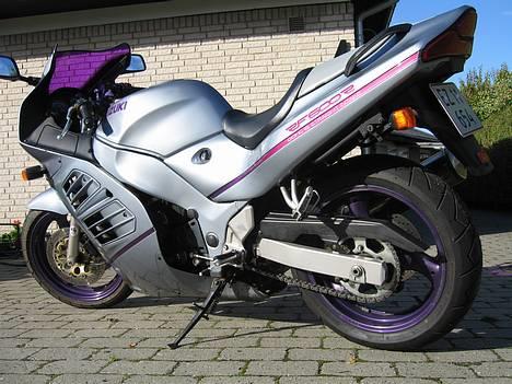 Suzuki RF 600 billede 1